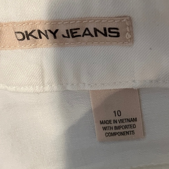 DKNY jeans size 10 white denim shorts - Picture 3 of 3